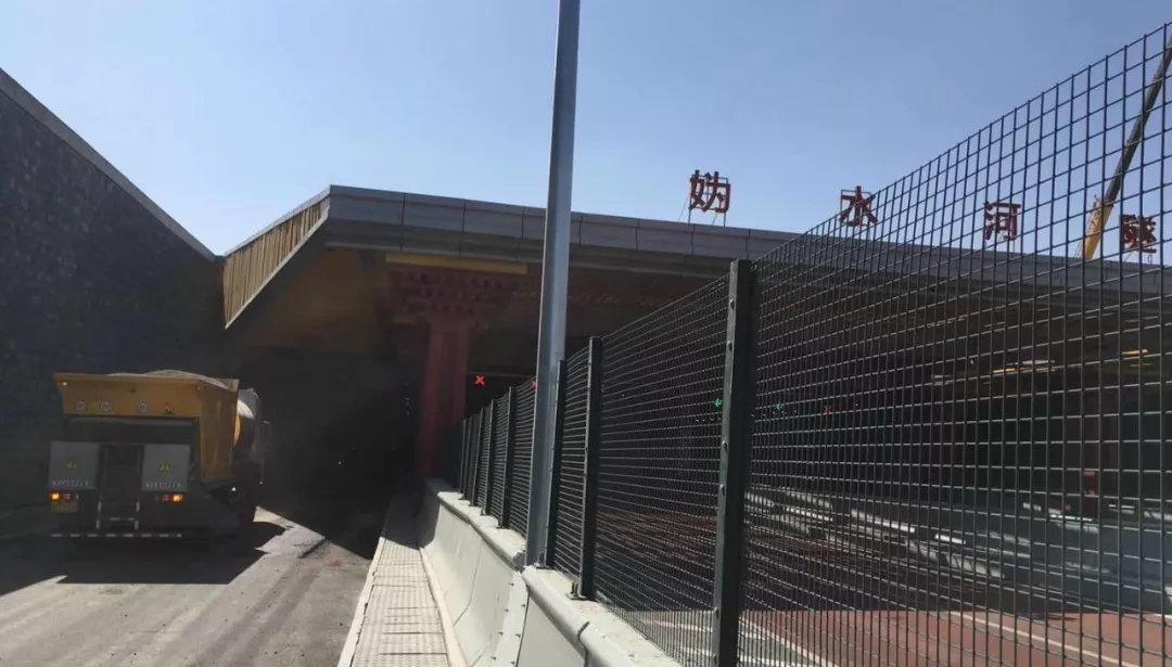 拉斯维加斯9888同步车助力西安机场、北京城郊路面建设-新闻资讯-路面抛丸机生产厂家_同步碎石封层车_路面抛丸机_拉斯维加斯9888