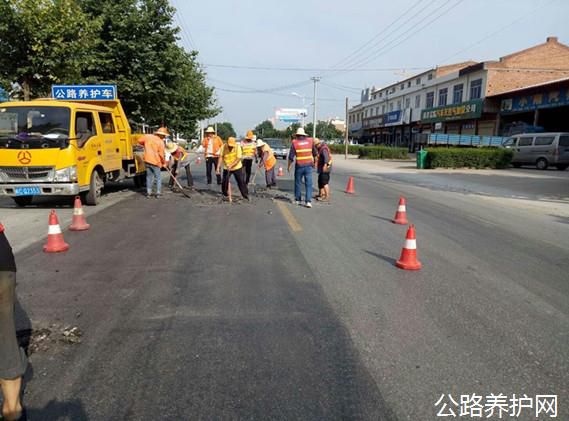 陕西：眉县公路段起劲开展雨后路面病害修复事情-新闻资讯-路面抛丸机生产厂家_同步碎石封层车_路面抛丸机_拉斯维加斯9888